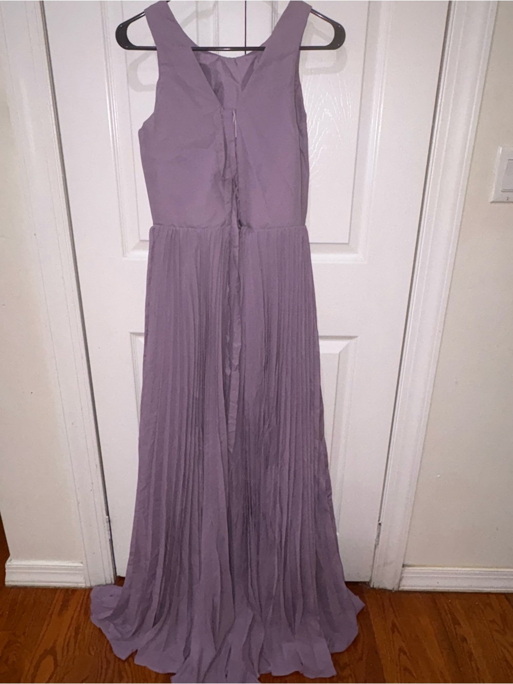 Lavender Sleeveless Pleated Maxi Dress - Picture 3 of 10